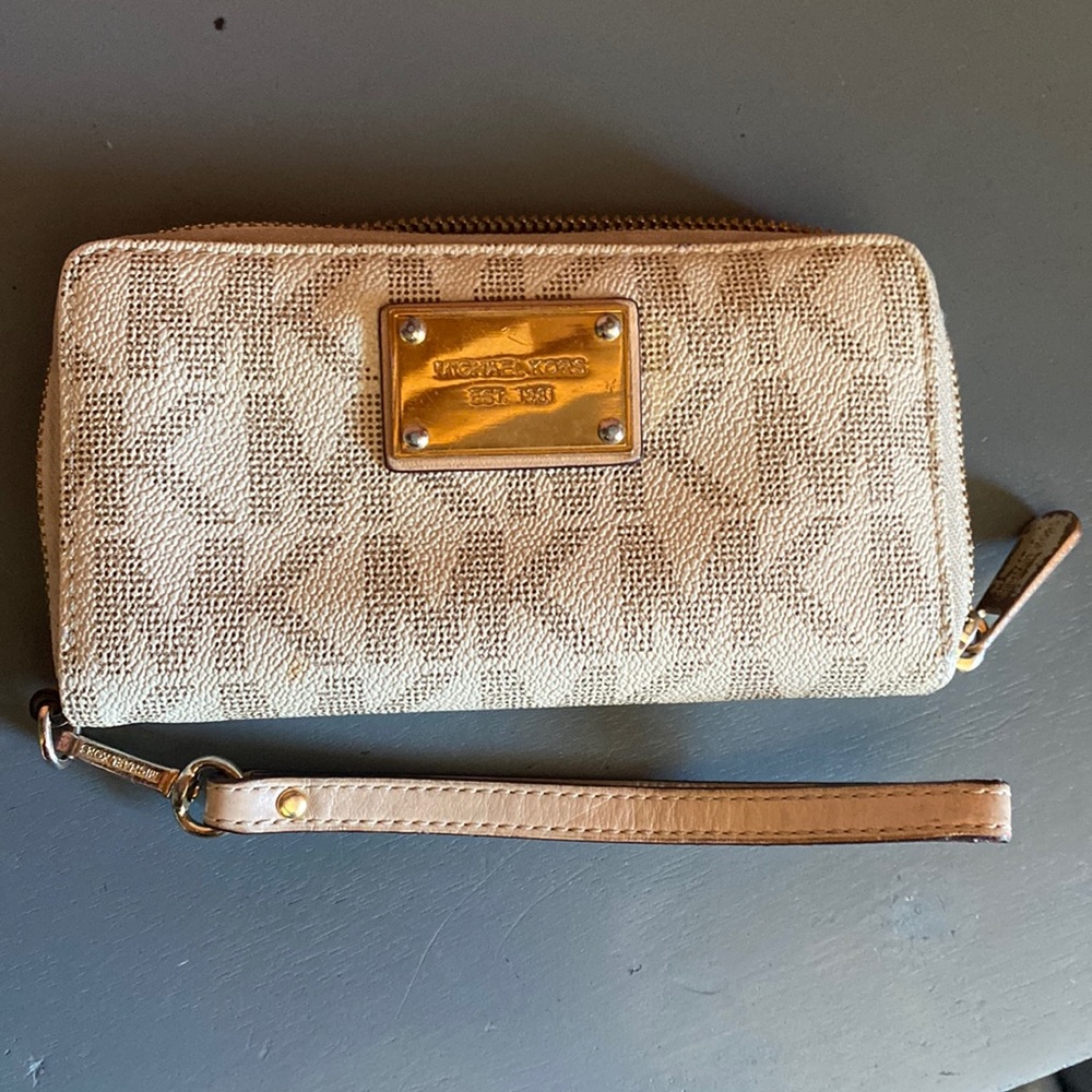 Michael Kors wristlet